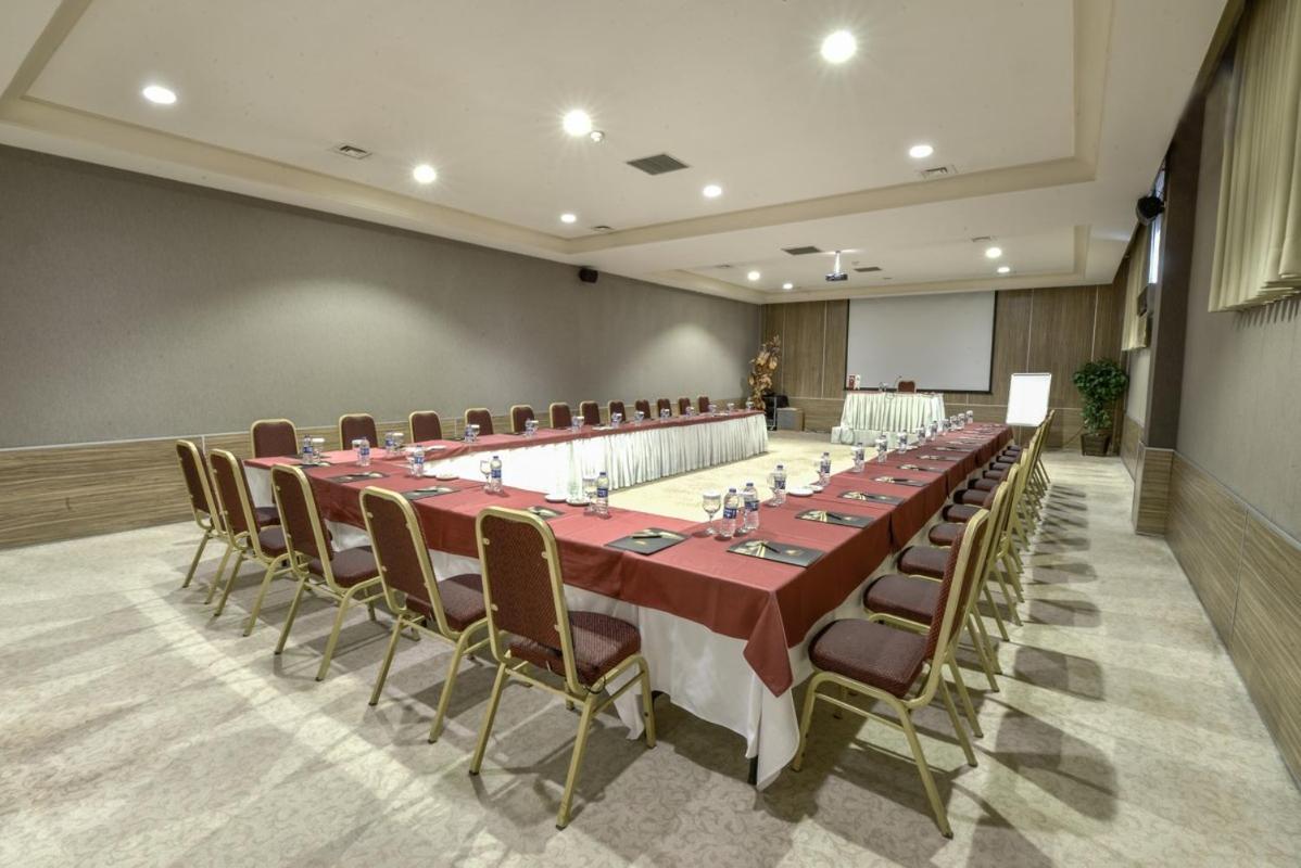 Anadolu Hotels Esenboga Thermal Exterior foto